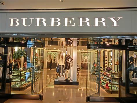 La Rinascente Milan to Wear Burberry 